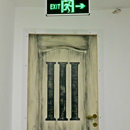 The Evil Clown Hostel Μπρασόβ Εξωτερικό φωτογραφία