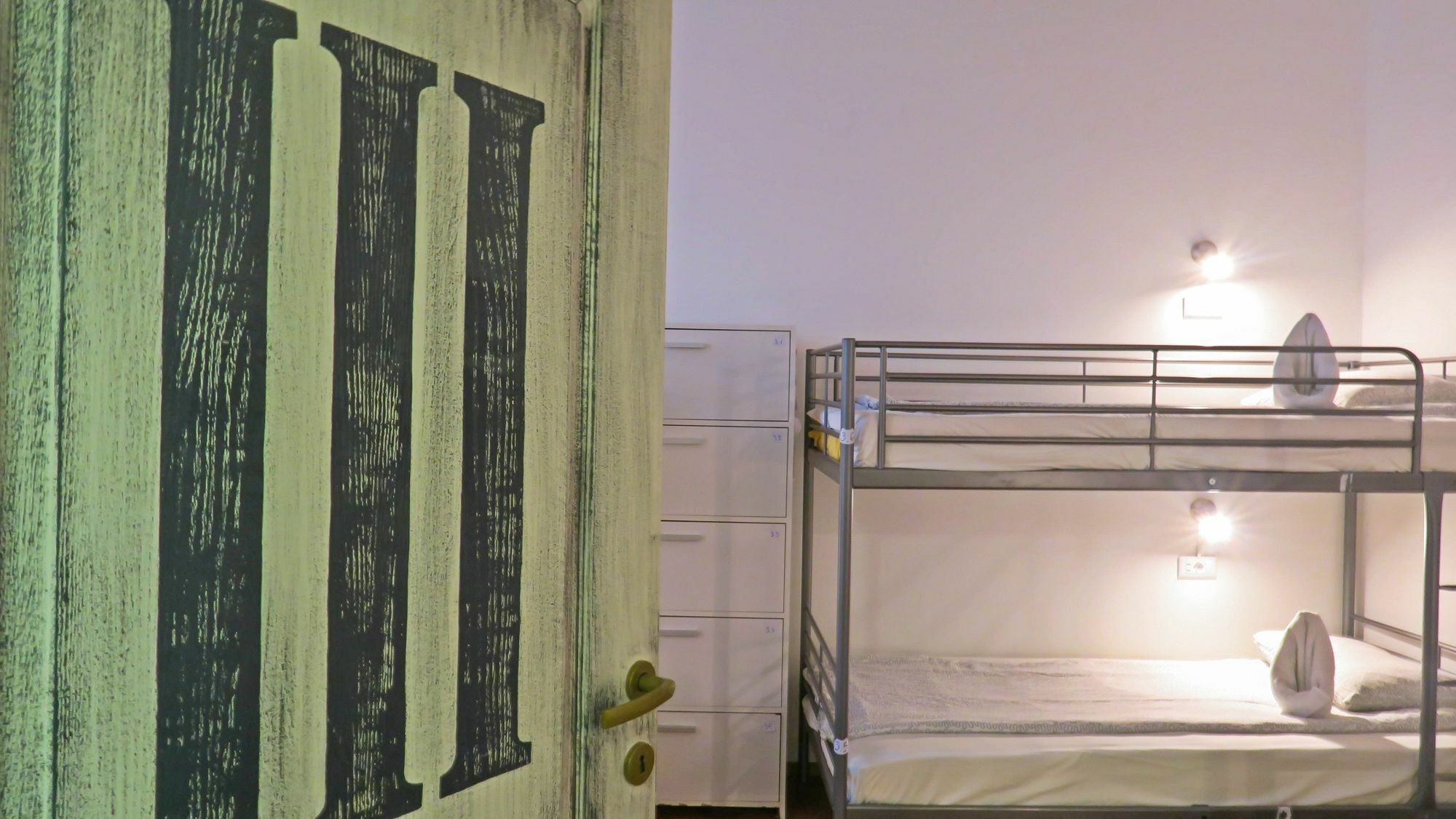The Evil Clown Hostel Μπρασόβ Εξωτερικό φωτογραφία