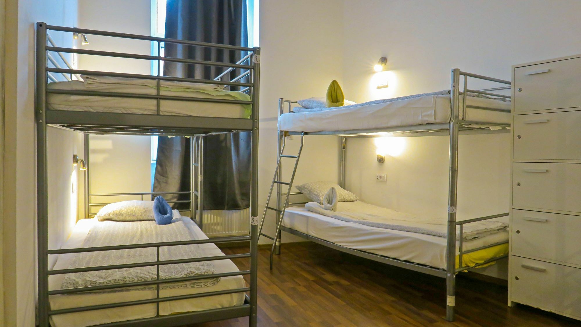 The Evil Clown Hostel Μπρασόβ Εξωτερικό φωτογραφία
