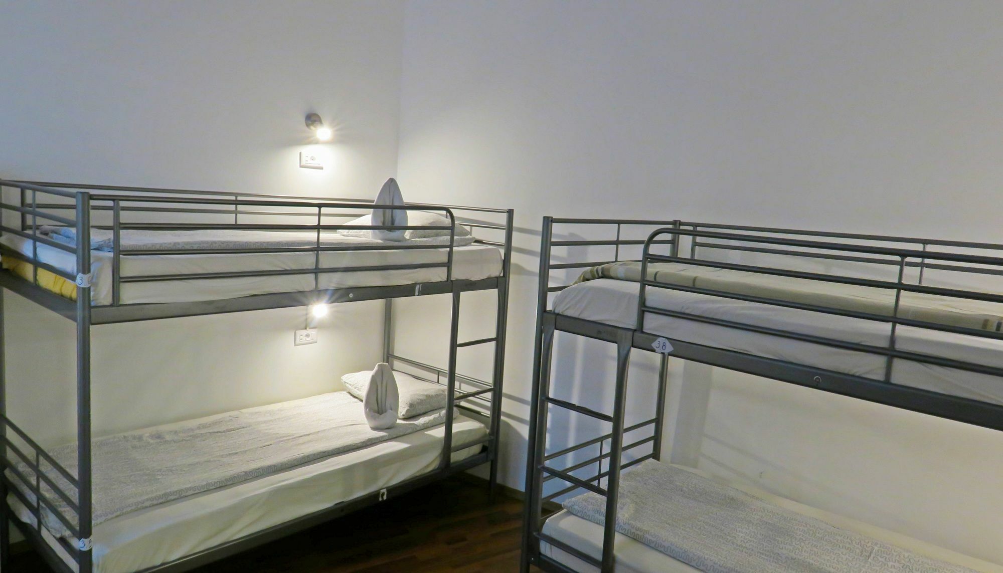 The Evil Clown Hostel Μπρασόβ Εξωτερικό φωτογραφία