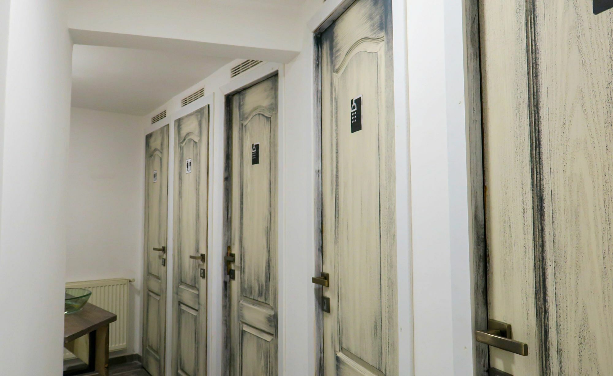 The Evil Clown Hostel Μπρασόβ Εξωτερικό φωτογραφία