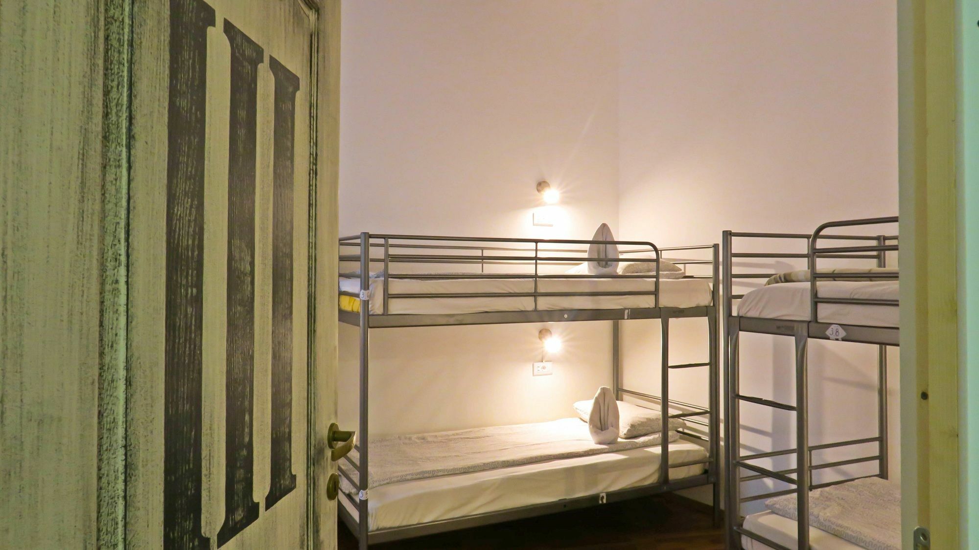 The Evil Clown Hostel Μπρασόβ Εξωτερικό φωτογραφία